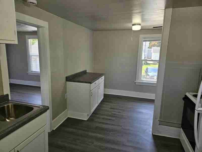 526 Newbury St - Photo 7 of 17