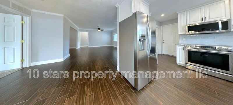 6849 99th Ave N - Photo 5 of 41