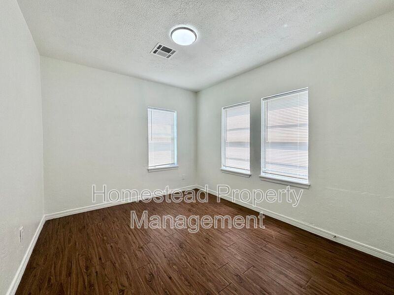 3501 Nw 26th St - Photo 3 of 14