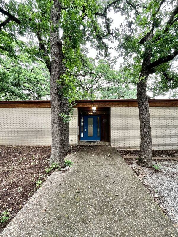 1625 S Davis Dr - Photo 2 of 22