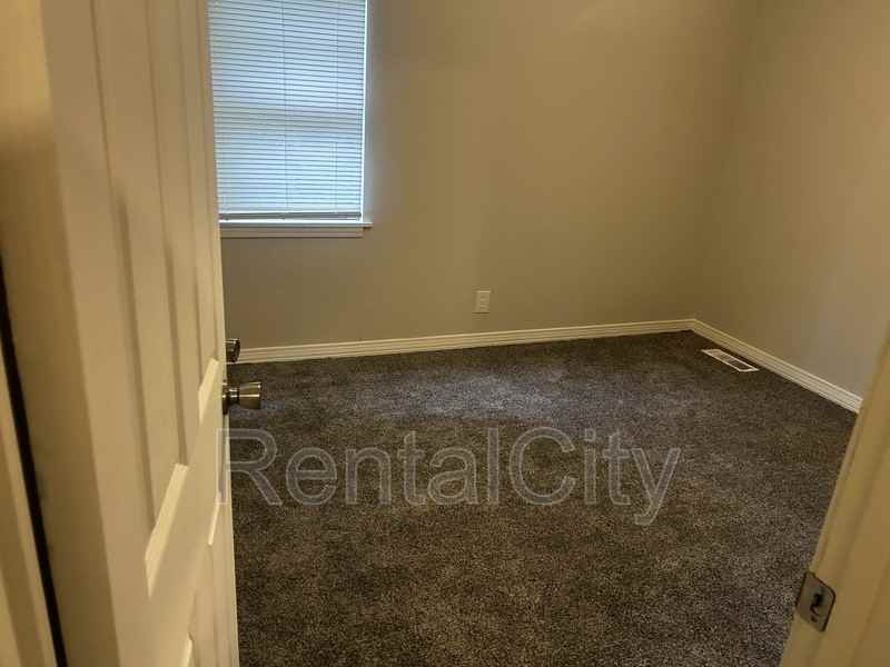 1487 N Royal St - Photo 2 of 11