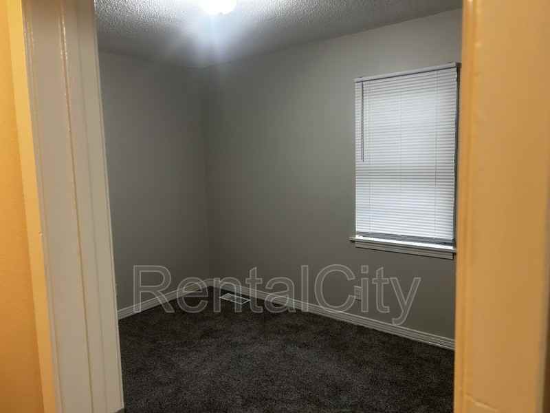 1487 N Royal St - Photo 3 of 11