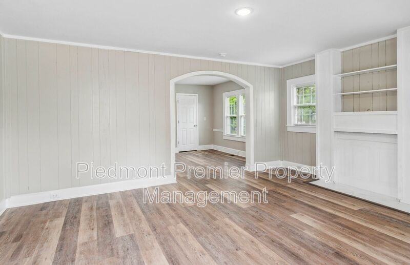 4460 Lane St - Photo 2 of 26