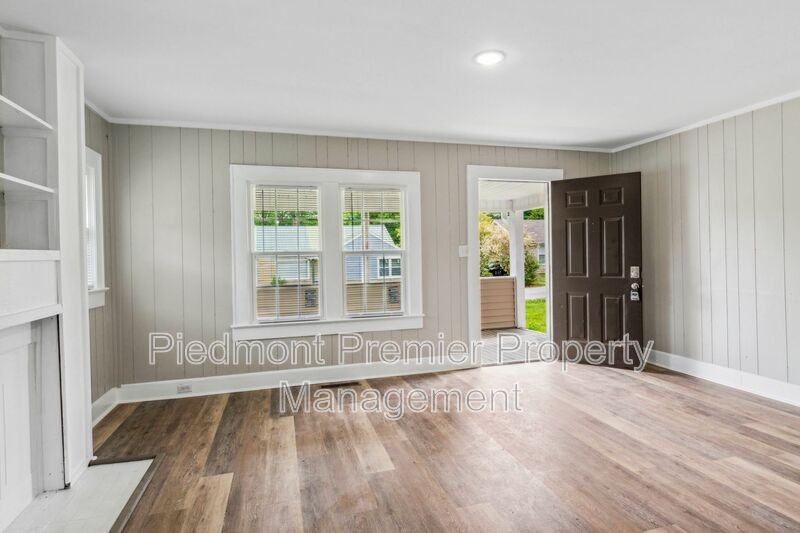 4460 Lane St - Photo 3 of 26