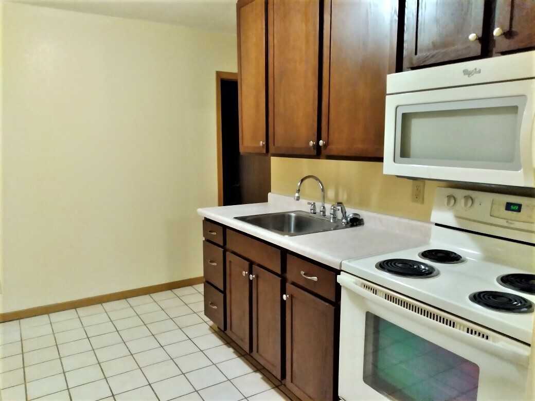 814 3rd Ave - Photo 2 of 5