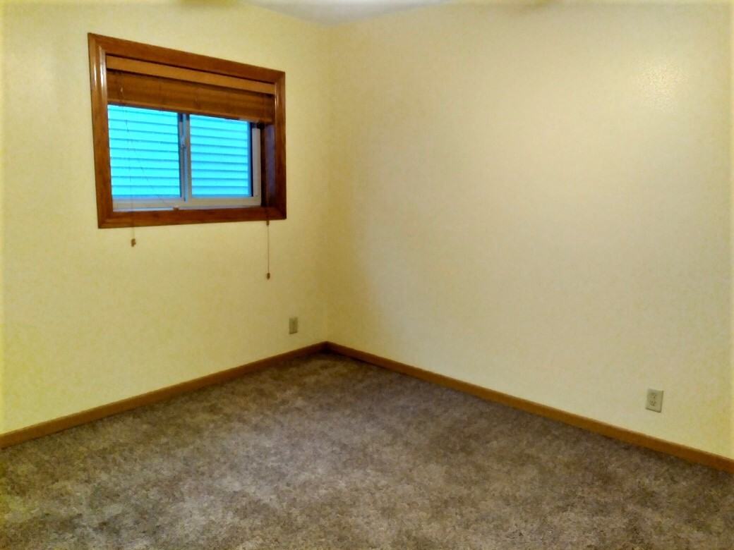 814 3rd Ave - Photo 4 of 5