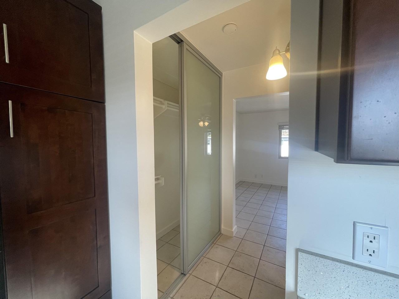 3155 Kemper Street - Photo 4 of 21