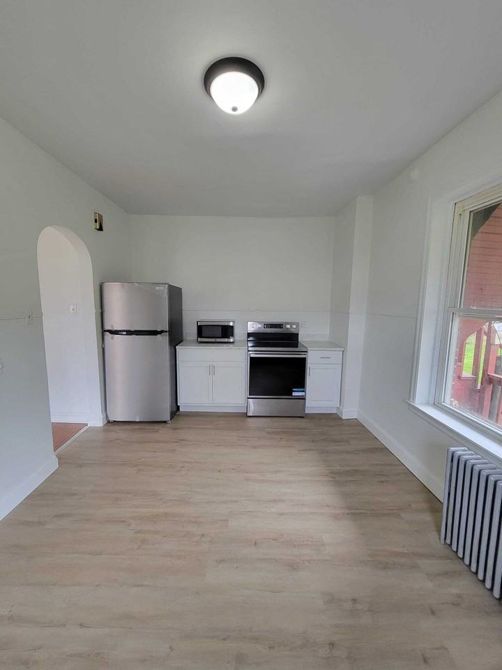 568- 570 Main St - Photo 7 of 11