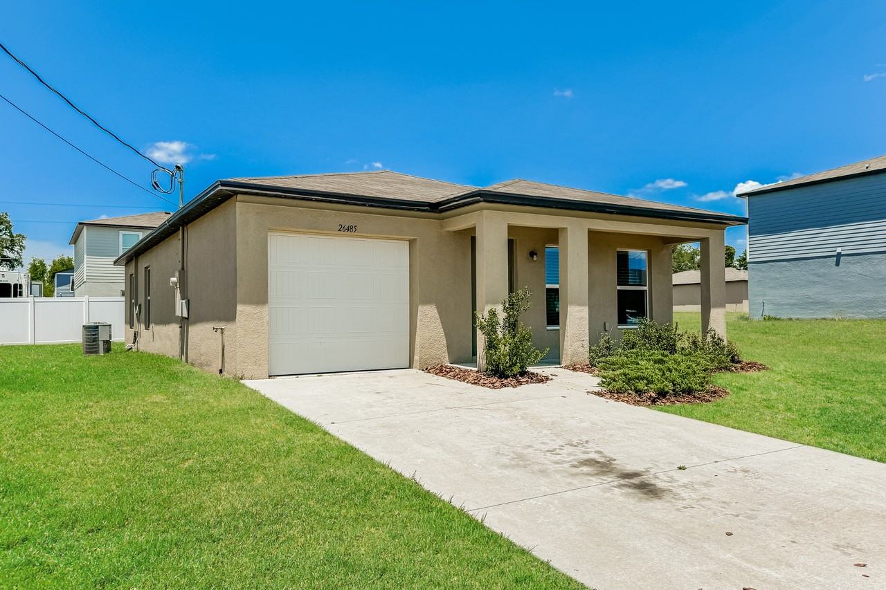 26485 Wakefield Dr - Photo 3 of 18