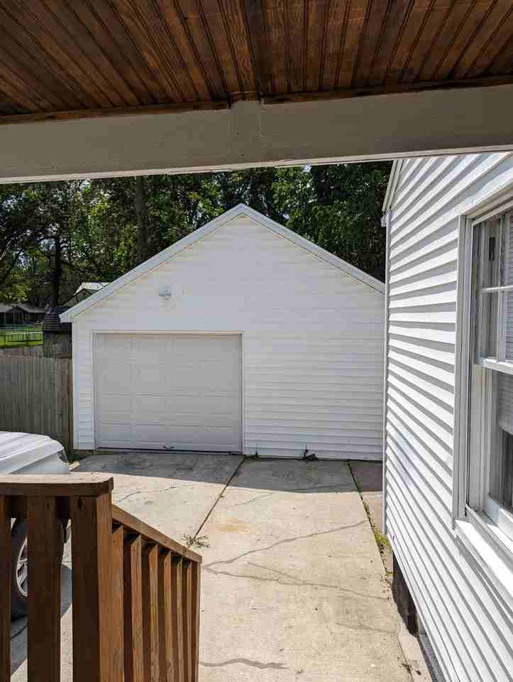 1028 W Boulevard St - Photo 3 of 14