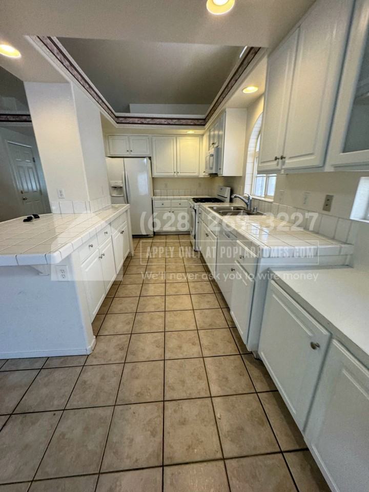 9827 Sonora Bend Ave - Photo 2 of 33