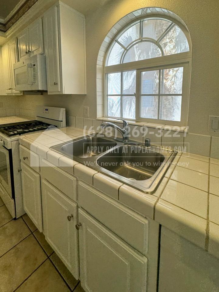 9827 Sonora Bend Ave - Photo 3 of 33