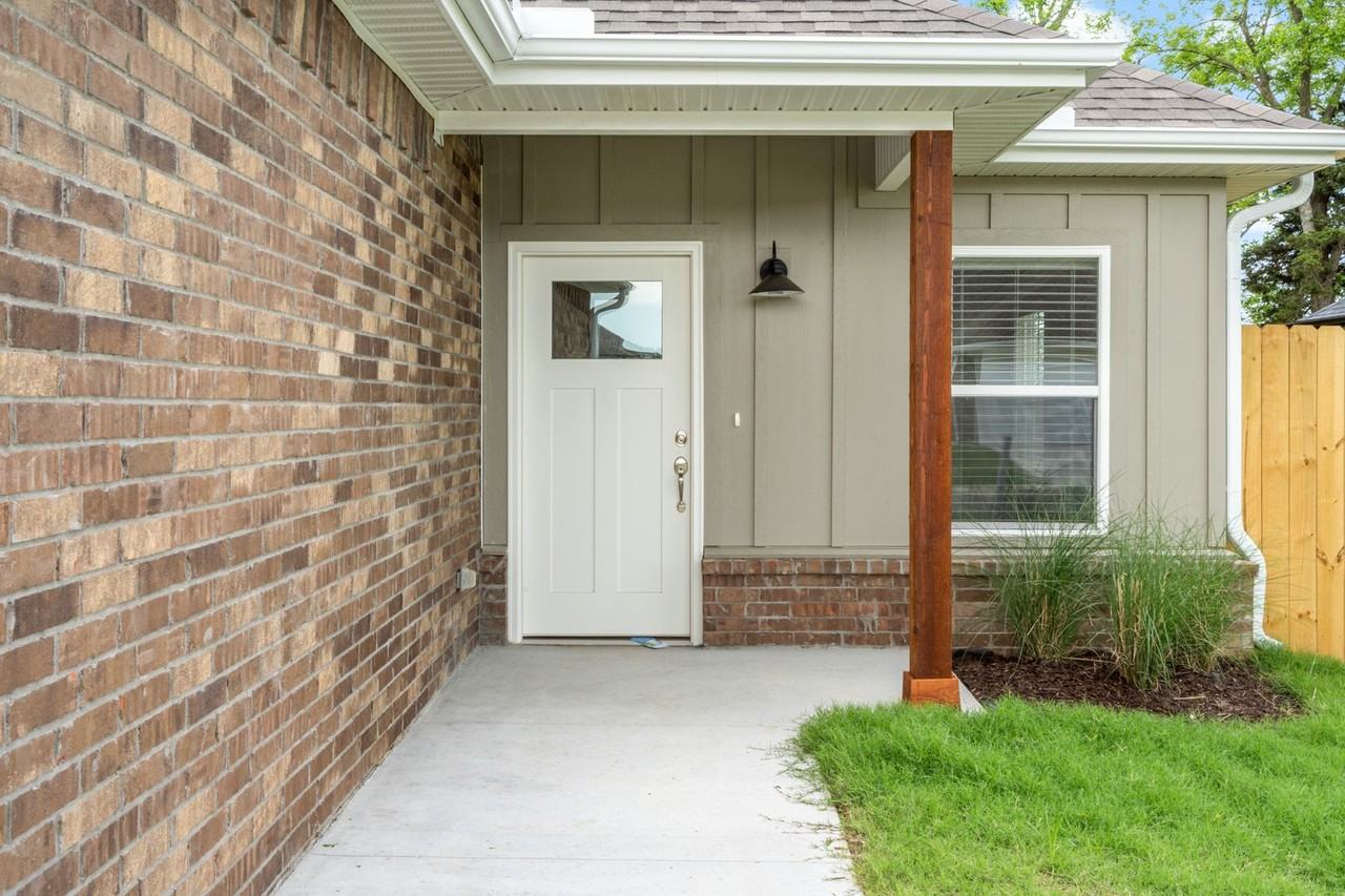 265 N Wild Goose Ave - Photo 2 of 21
