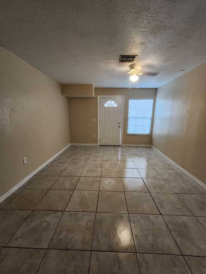 803 Wanamaker Ave - Photo 3 of 9