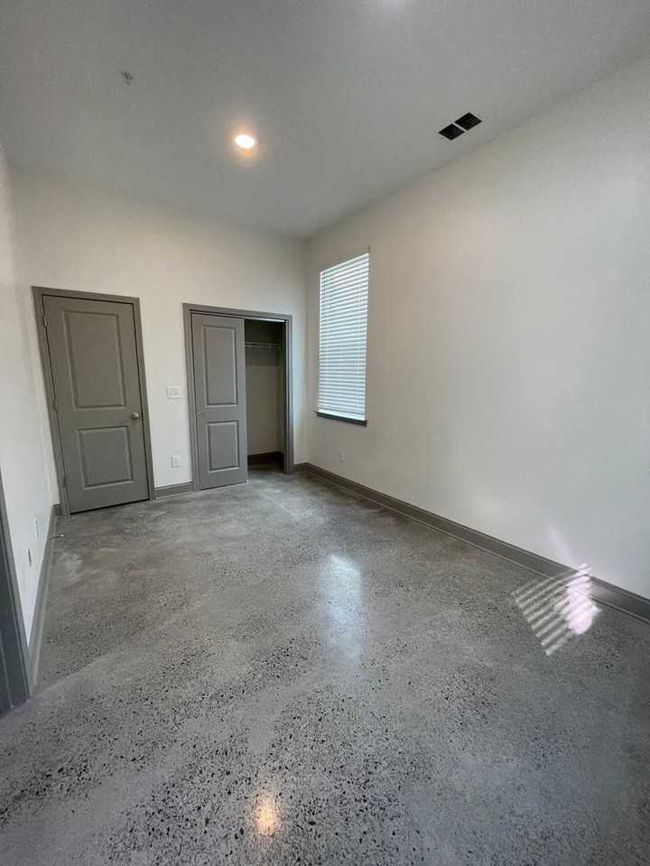 2103 Union - Photo 2 of 9