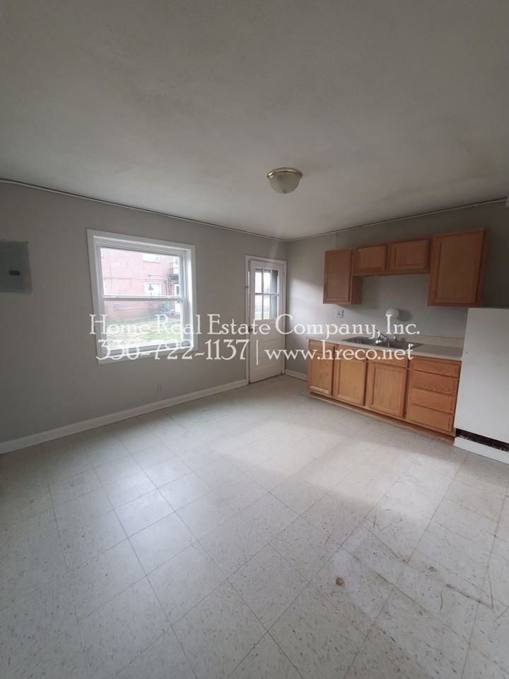 613 W 23rd St #B - Photo 2 of 7