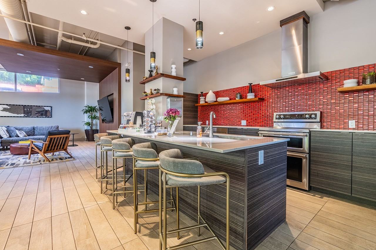 Verse - Photo 6 of 44