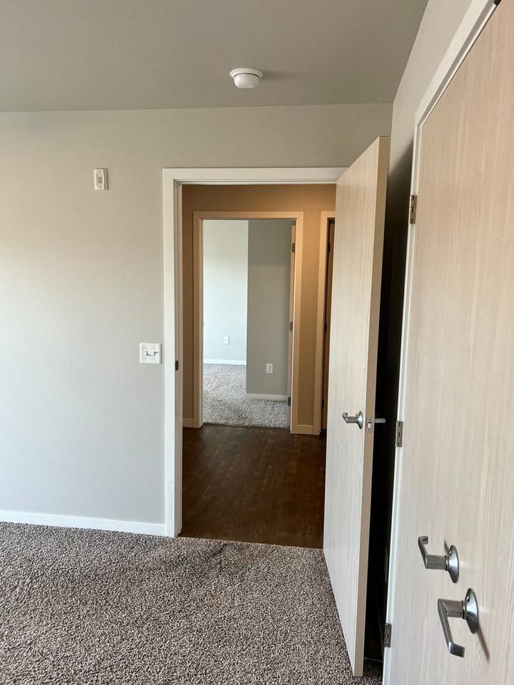 201 Holmes St E #402 - Photo 2 of 38