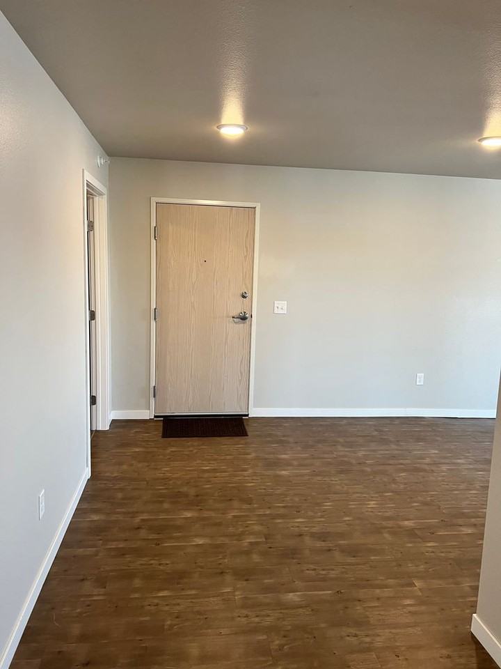 201 Holmes St E #402 - Photo 6 of 38