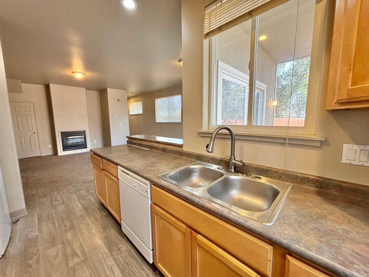 14 Se Mckinley Ave #1 - Photo 5 of 28