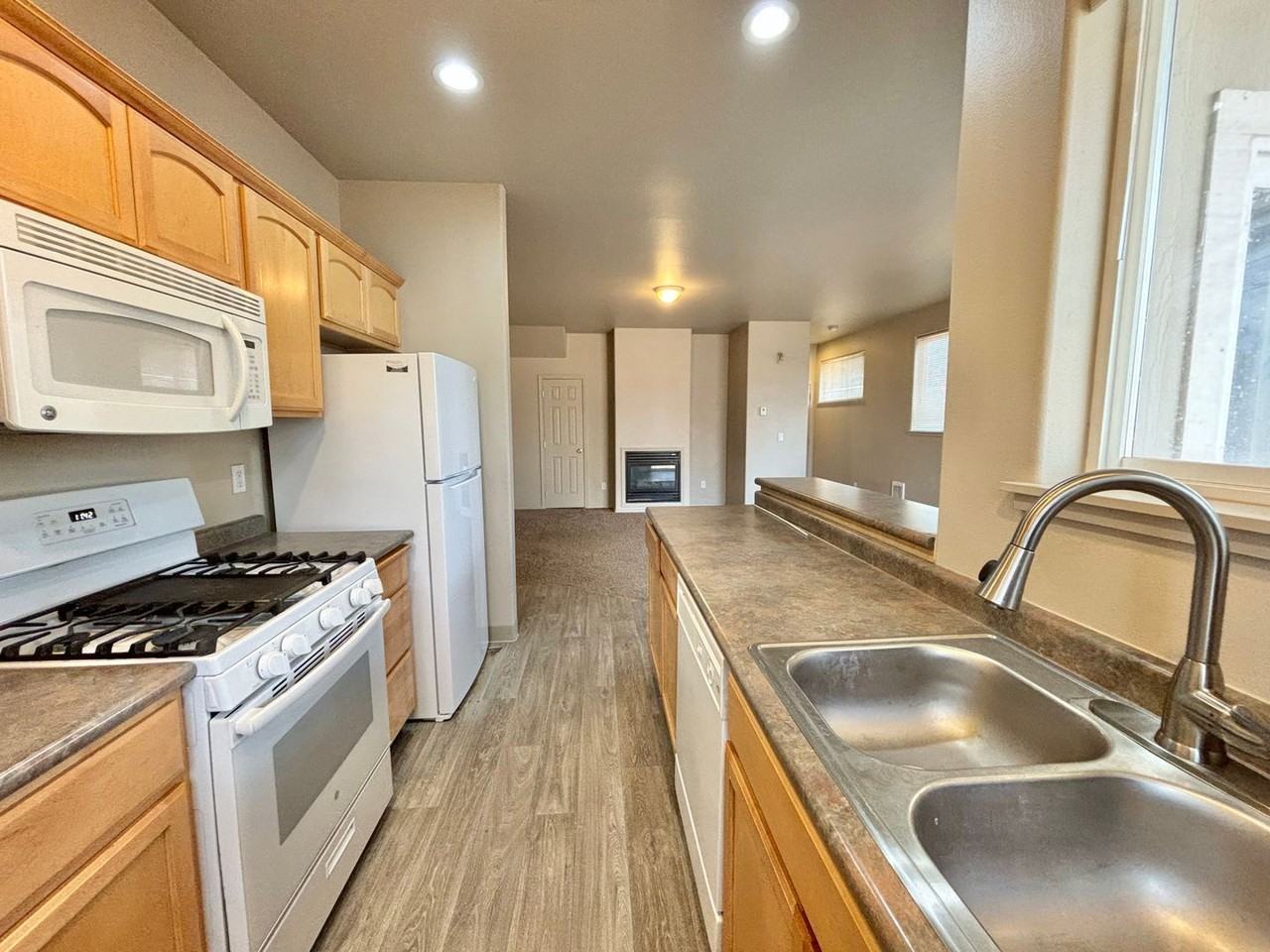 14 Se Mckinley Ave #1 - Photo 7 of 28