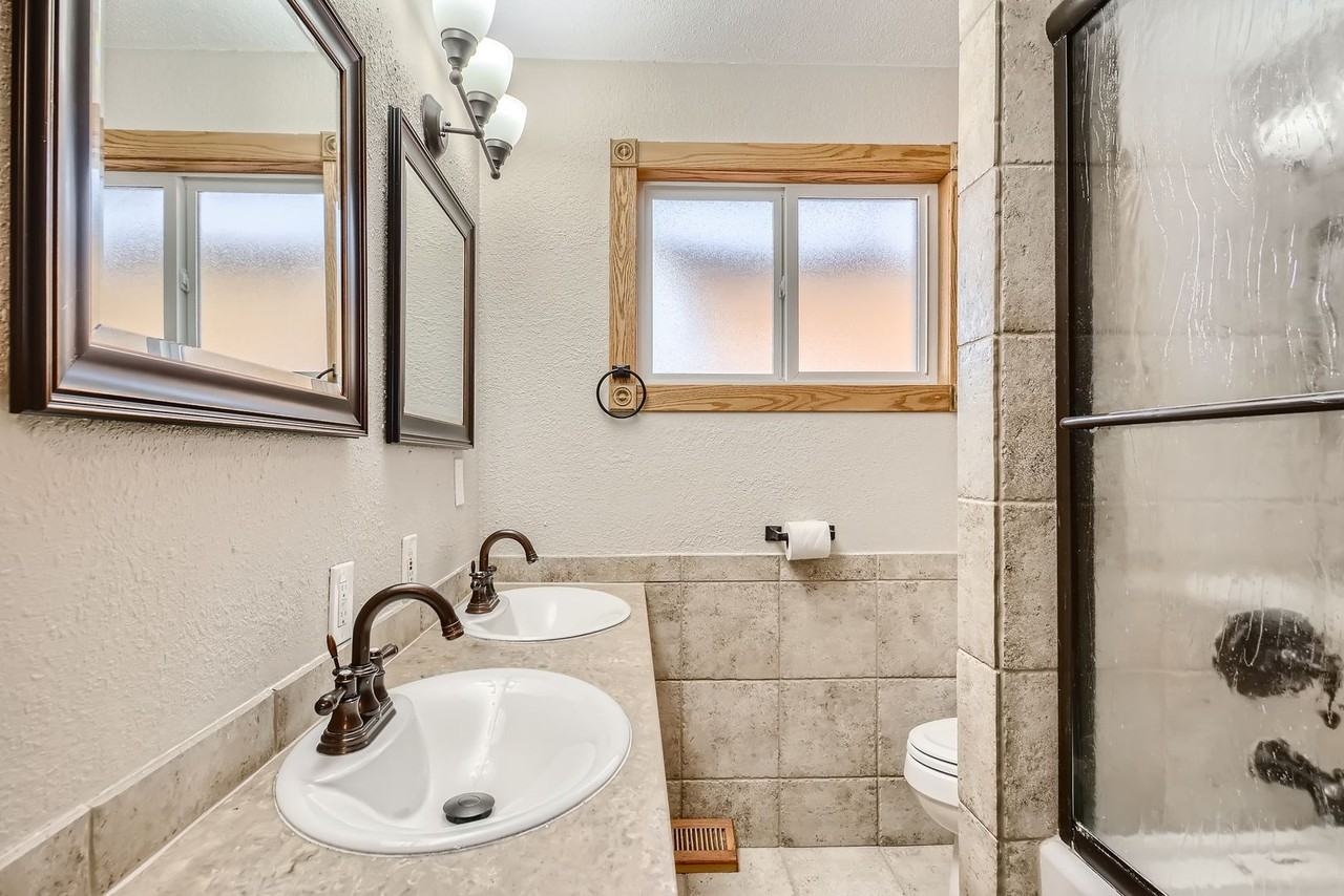4010 S Jason St - Photo 5 of 13