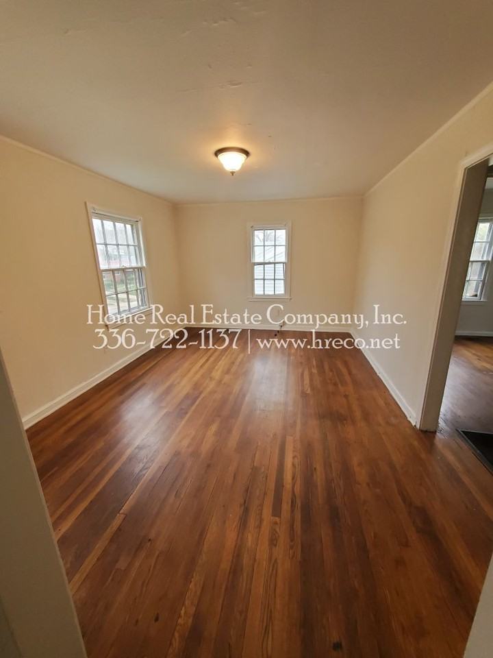 115 N Cameron Ave - Photo 3 of 7