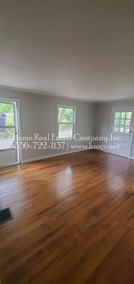 212 Terrace Ave - Photo 2 of 8