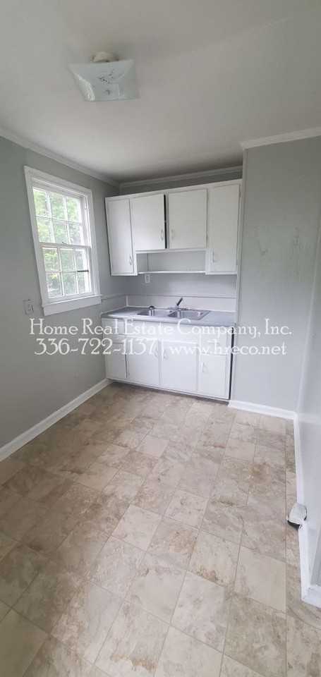 212 Terrace Ave - Photo 3 of 8