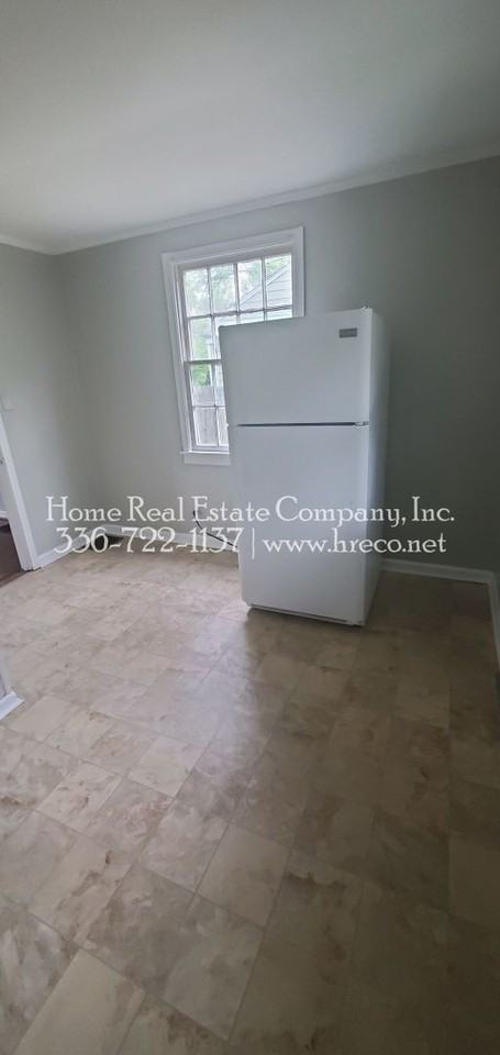 212 Terrace Ave - Photo 4 of 8
