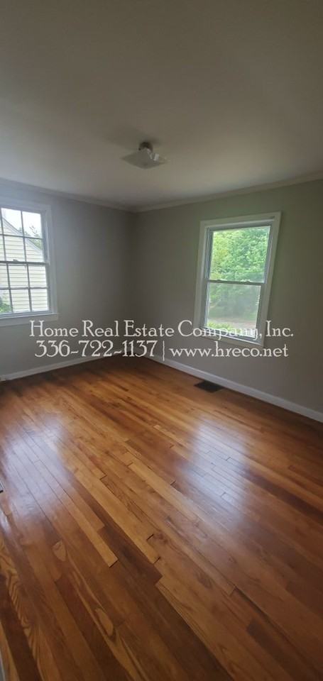 212 Terrace Ave - Photo 5 of 8