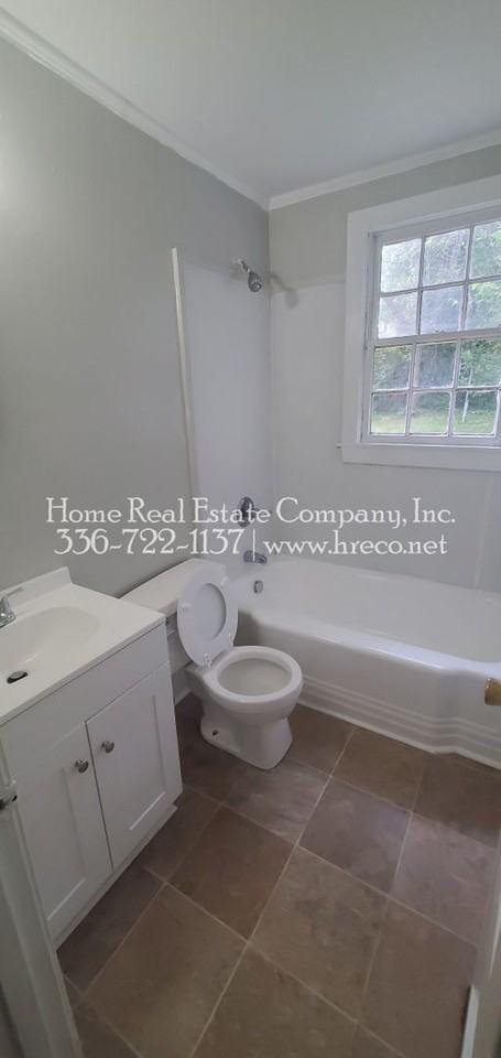 212 Terrace Ave - Photo 7 of 8