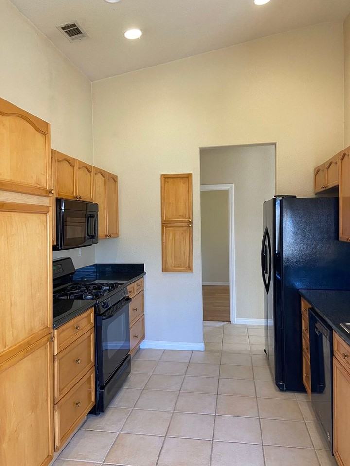3320 Moon River St - Photo 5 of 22