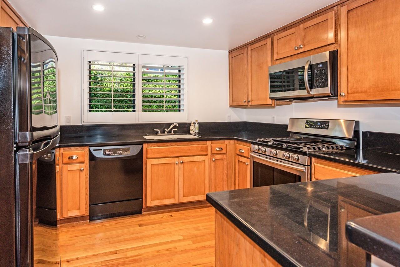 923 Weldon Rd - Photo 3 of 21