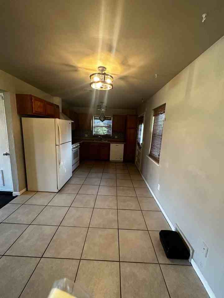 5020 Memory Ln - Photo 4 of 12