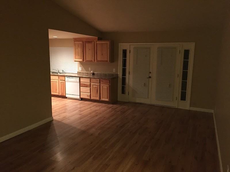 306 Tamarack Dr - Photo 2 of 10