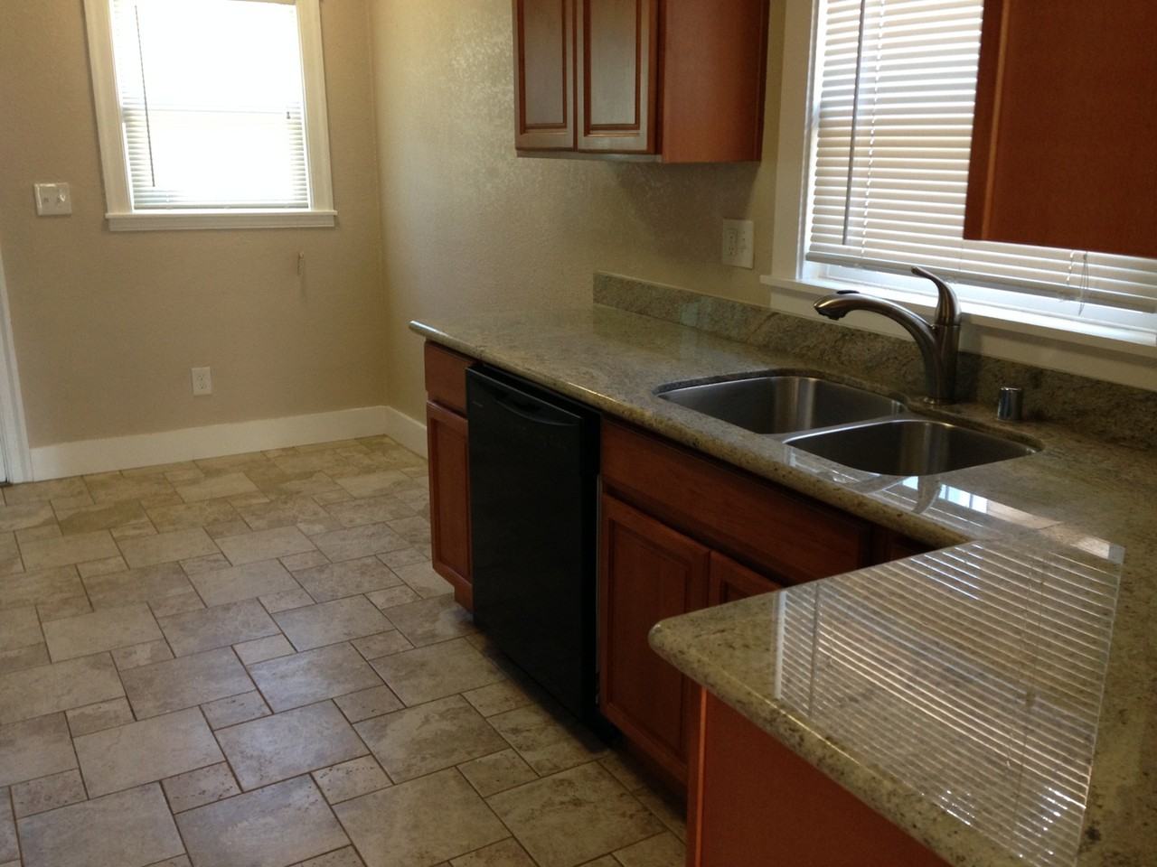 2927 Havenscourt Blvd - Photo 2 of 14