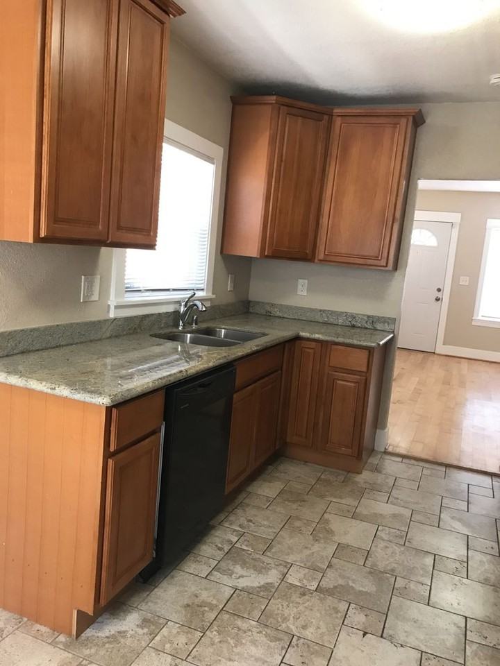 2927 Havenscourt Blvd - Photo 3 of 14