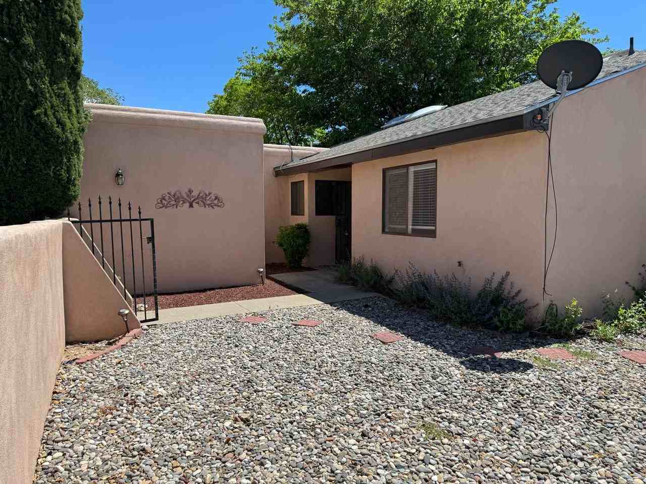9700 Compadre Ln Ne - Photo 2 of 21