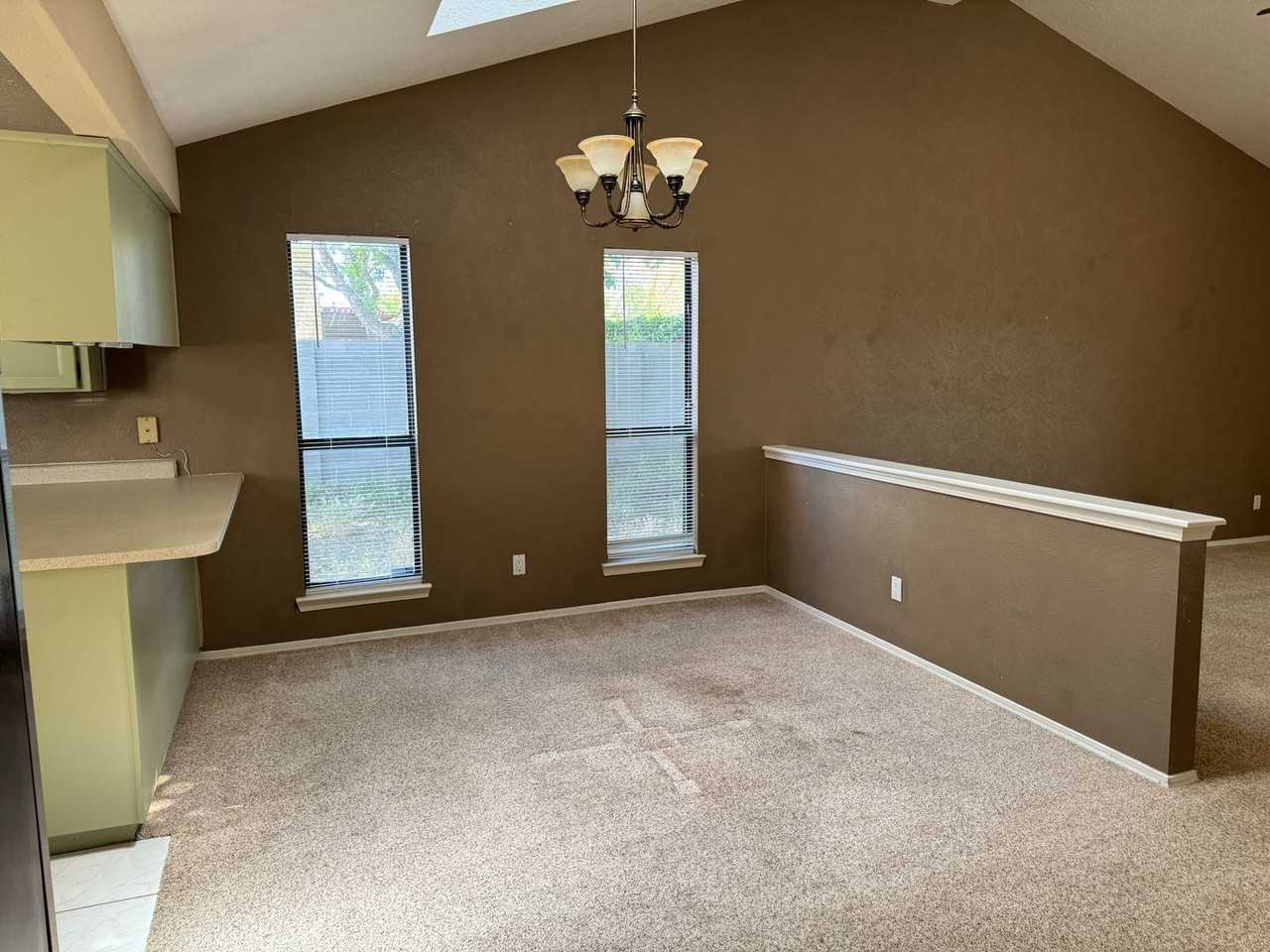 9700 Compadre Ln Ne - Photo 3 of 21