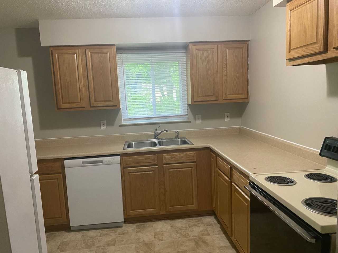 2670 Glenbriar St - Photo 5 of 14