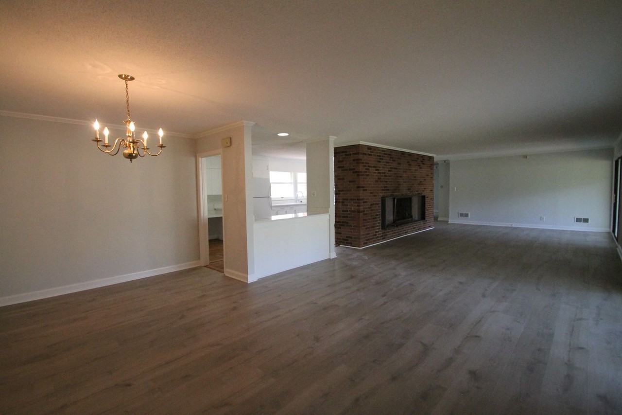 401 Lakeside Dr - Photo 3 of 18