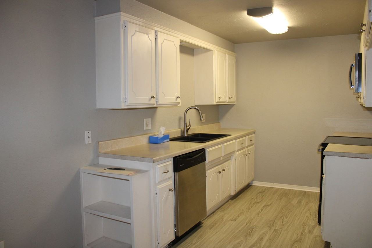 1158 Sw 77th Ter - Photo 2 of 23
