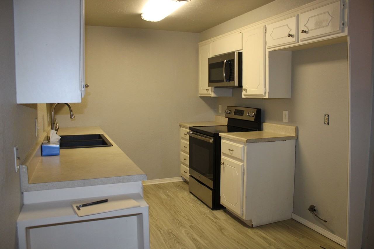 1158 Sw 77th Ter - Photo 3 of 23