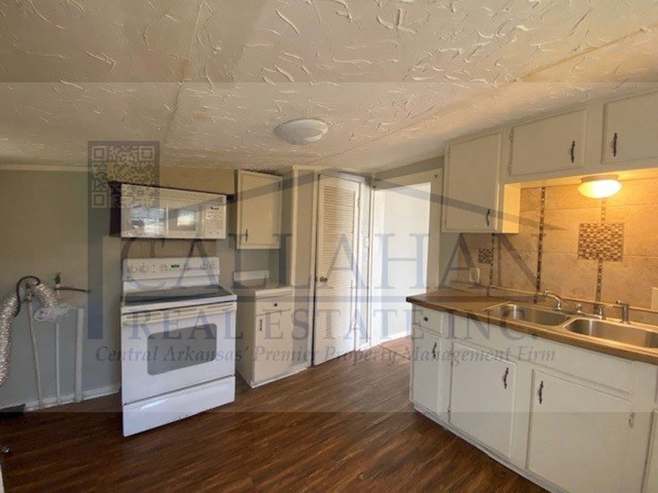 711 W 33rd St - Photo 4 of 11