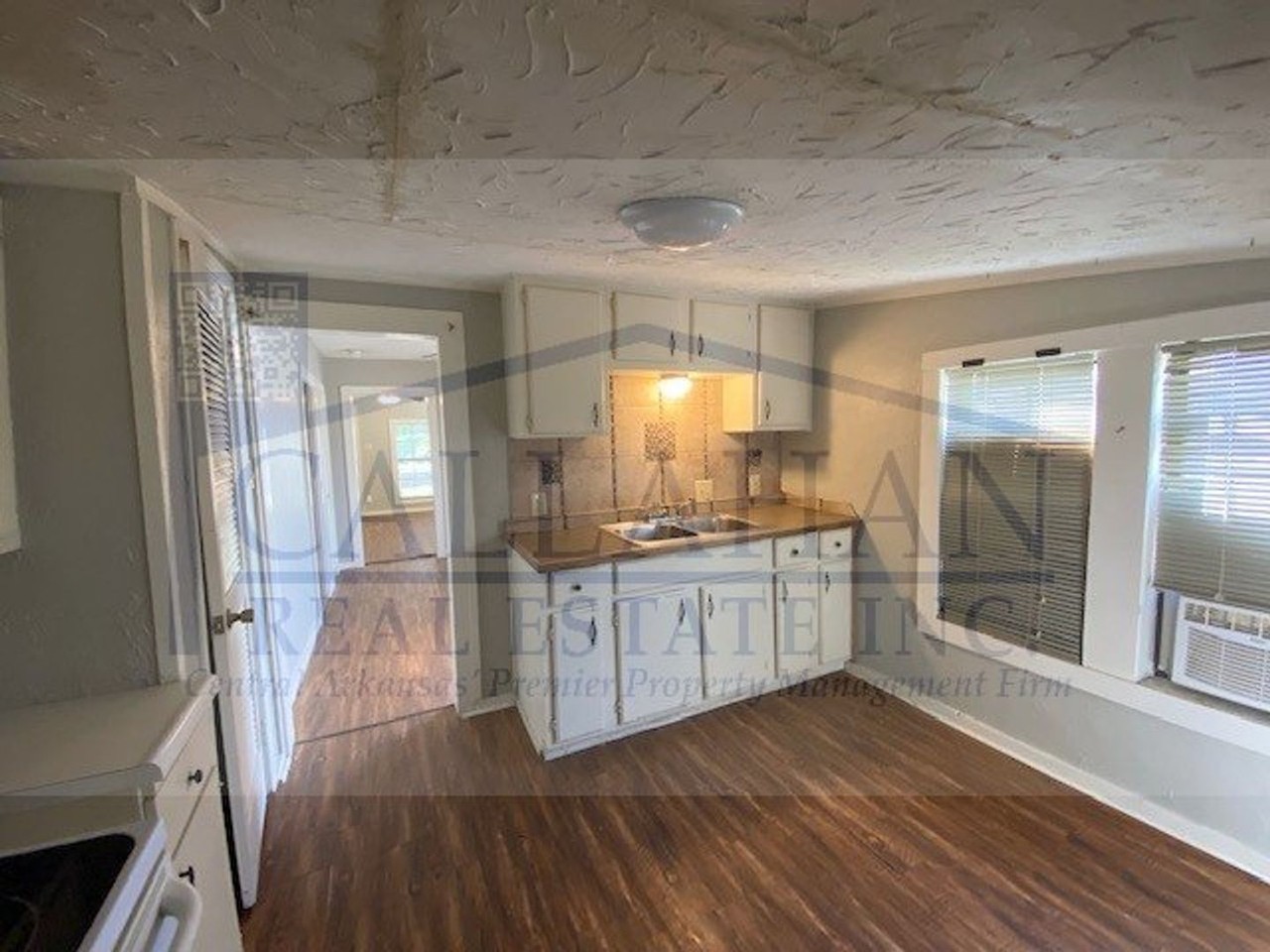 711 W 33rd St - Photo 5 of 11