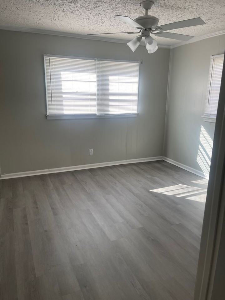 2223 Duitman Rd - Photo 3 of 15