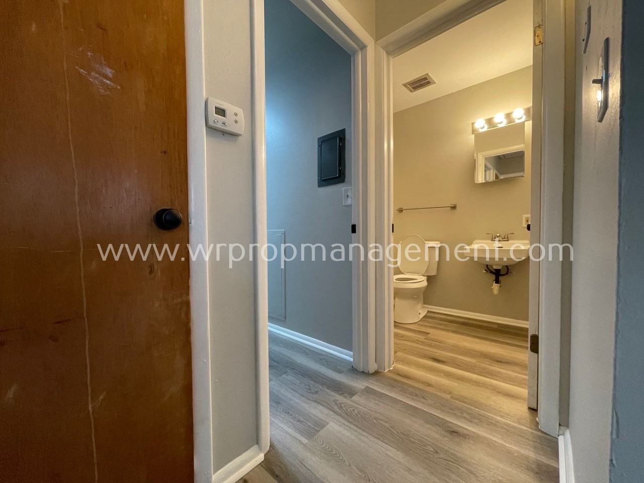 Glendale Manor - Photo 2 of 5