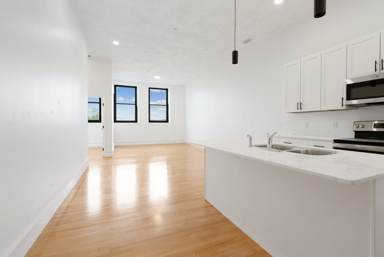 Palace Apartments - Photo 4 of 36