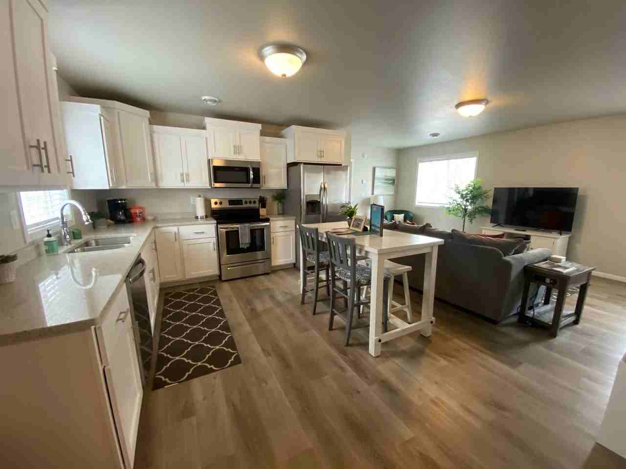 707 10th Ave N #2 - Photo 3 of 17